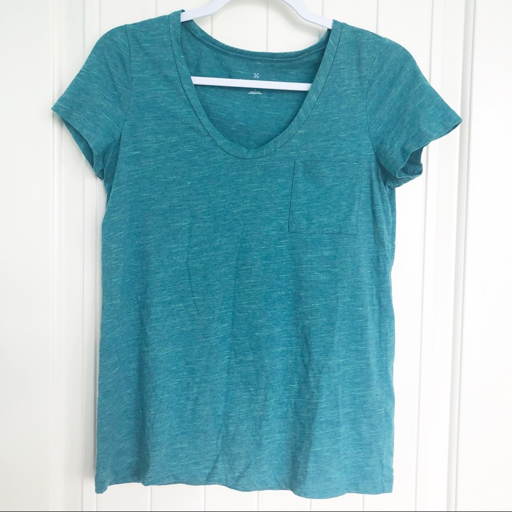 Caslon v neck tee size small